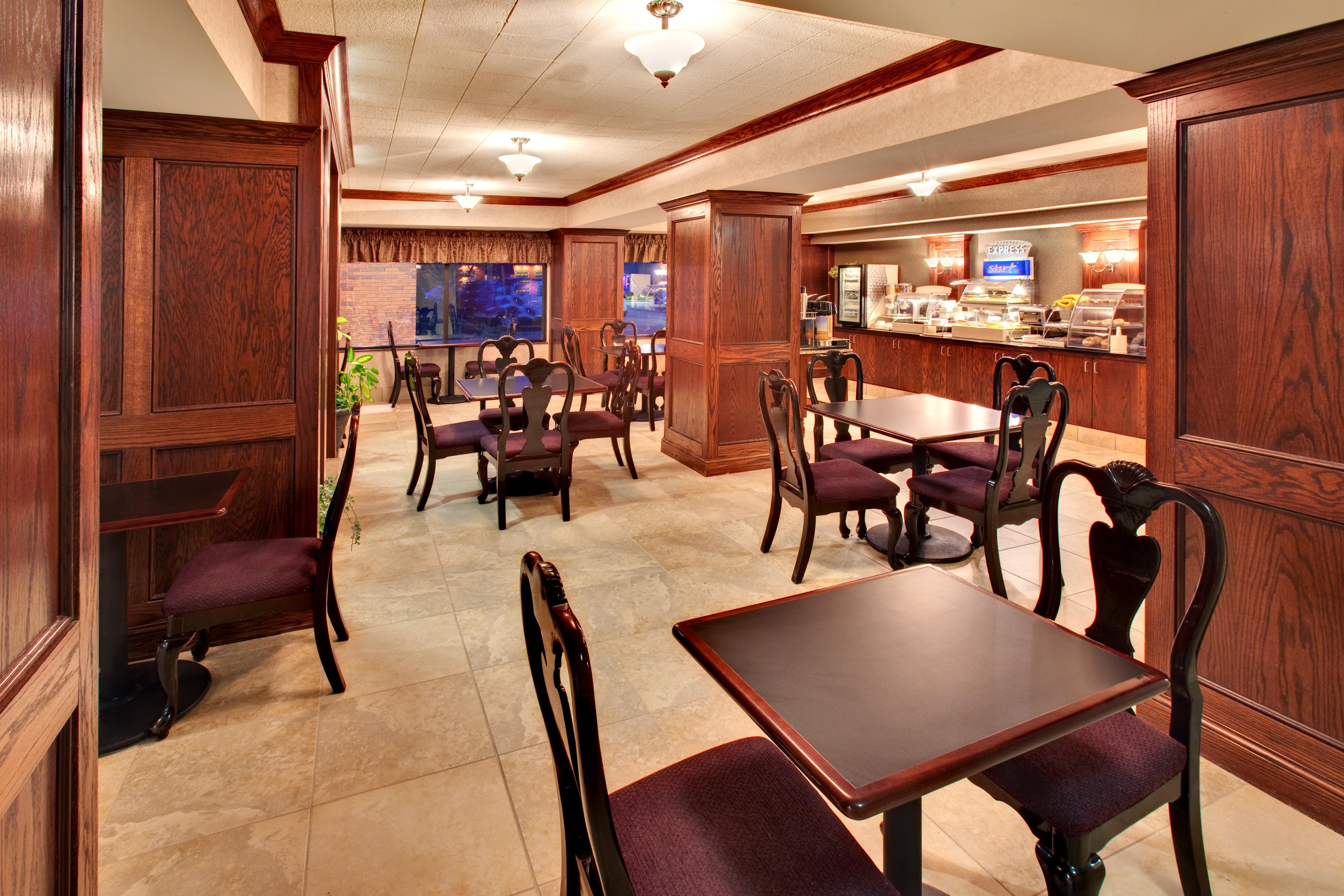 Best Western Watertown Inn & Suites Εξωτερικό φωτογραφία