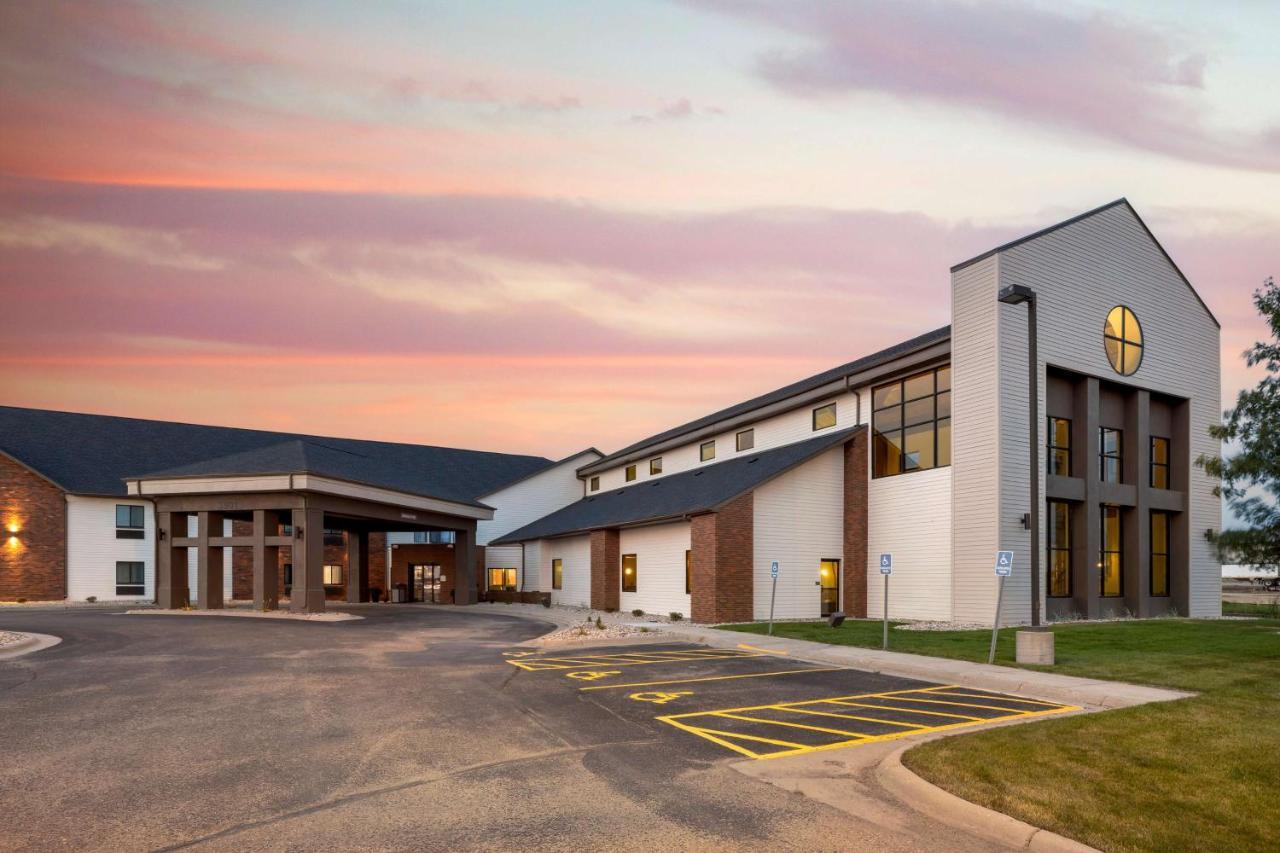 Best Western Watertown Inn & Suites Εξωτερικό φωτογραφία