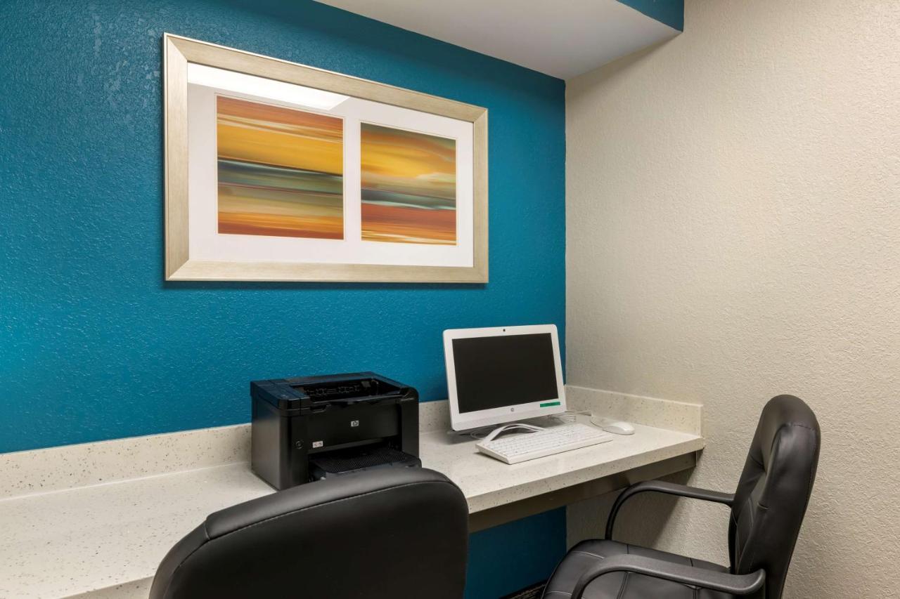Best Western Watertown Inn & Suites Εξωτερικό φωτογραφία