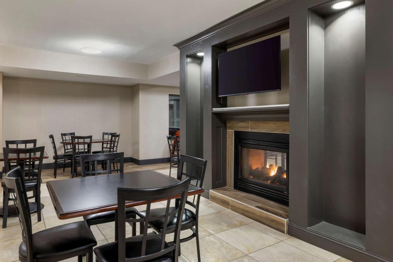 Best Western Watertown Inn & Suites Εξωτερικό φωτογραφία