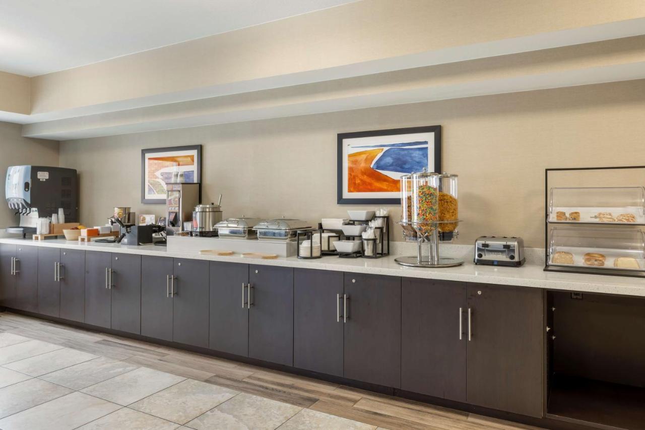 Best Western Watertown Inn & Suites Εξωτερικό φωτογραφία