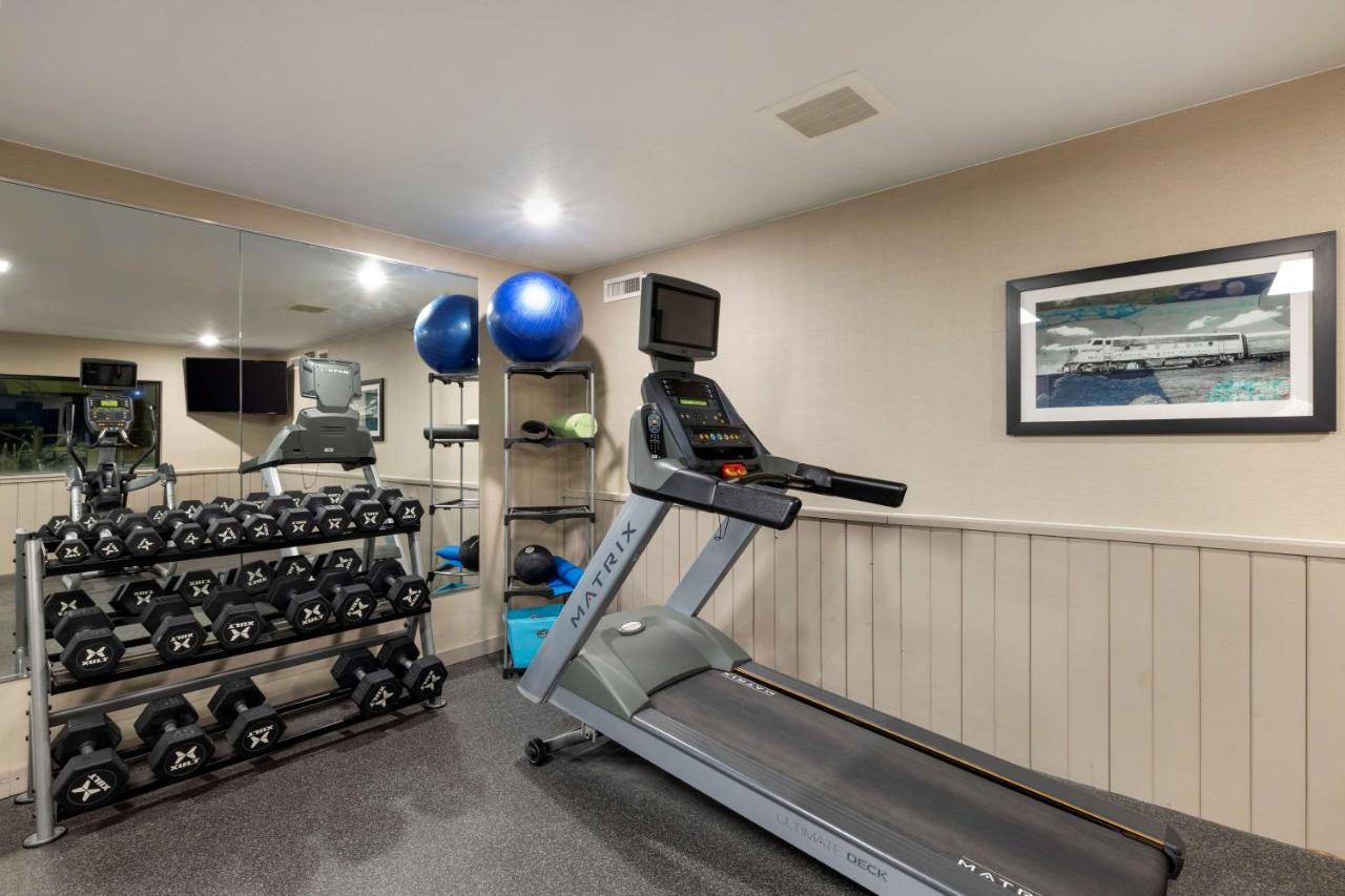 Best Western Watertown Inn & Suites Εξωτερικό φωτογραφία