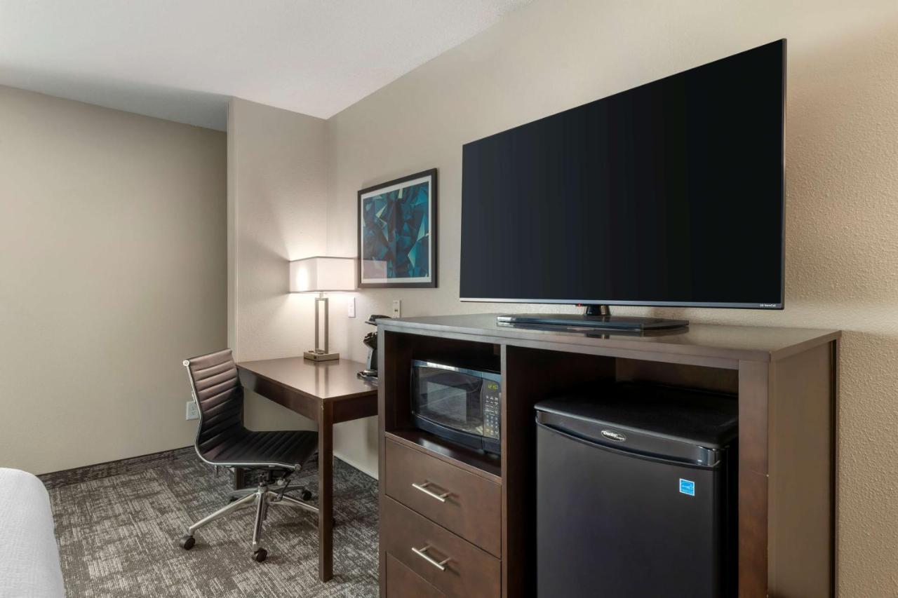 Best Western Watertown Inn & Suites Εξωτερικό φωτογραφία