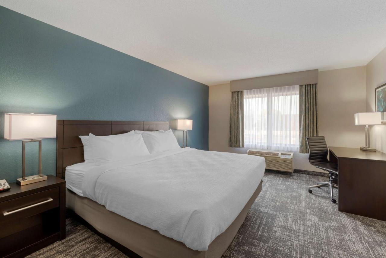Best Western Watertown Inn & Suites Εξωτερικό φωτογραφία