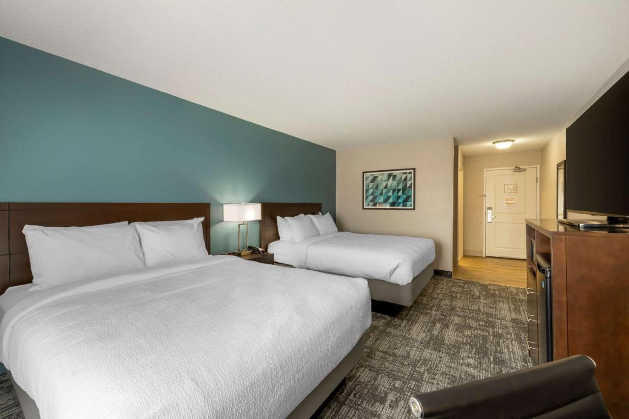 Best Western Watertown Inn & Suites Εξωτερικό φωτογραφία