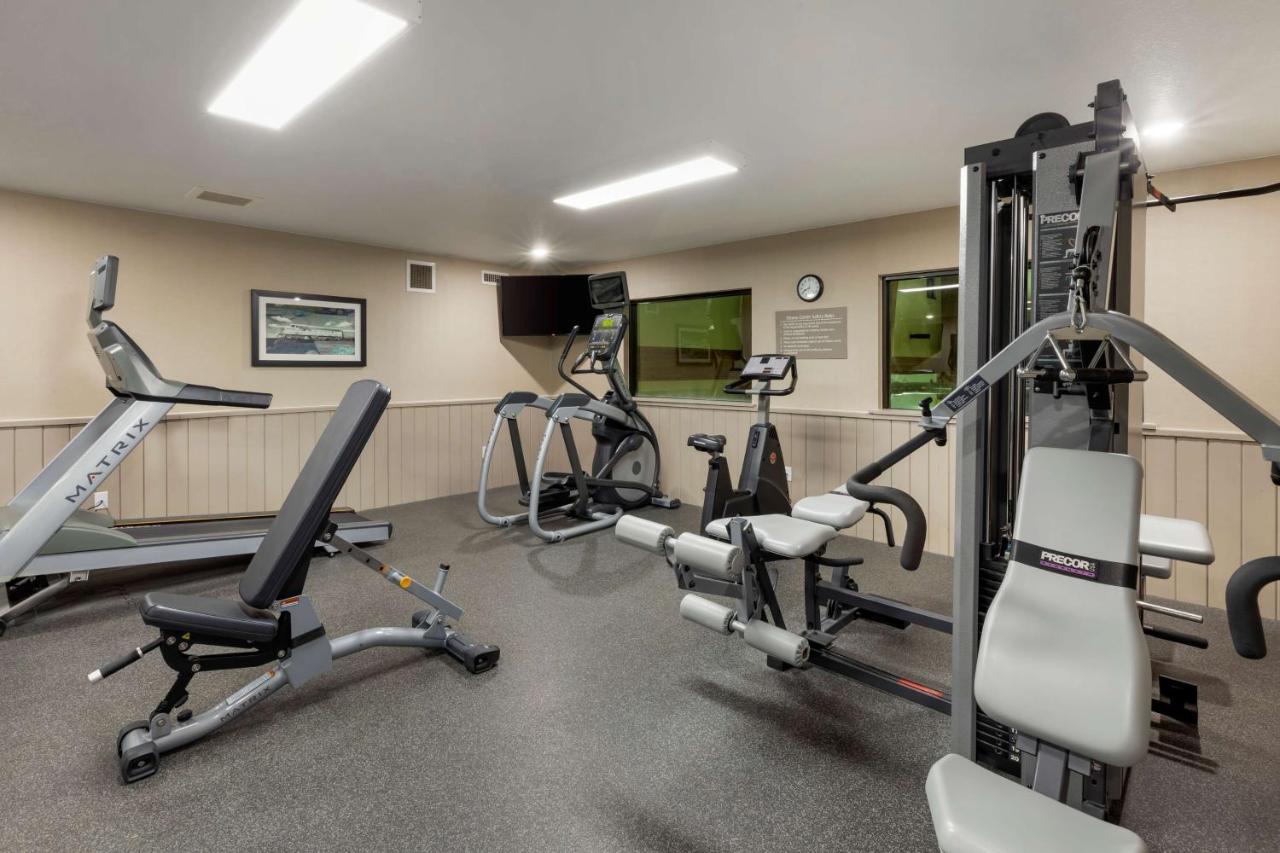 Best Western Watertown Inn & Suites Εξωτερικό φωτογραφία
