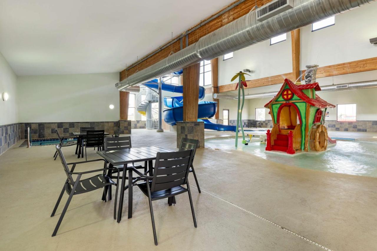 Best Western Watertown Inn & Suites Εξωτερικό φωτογραφία
