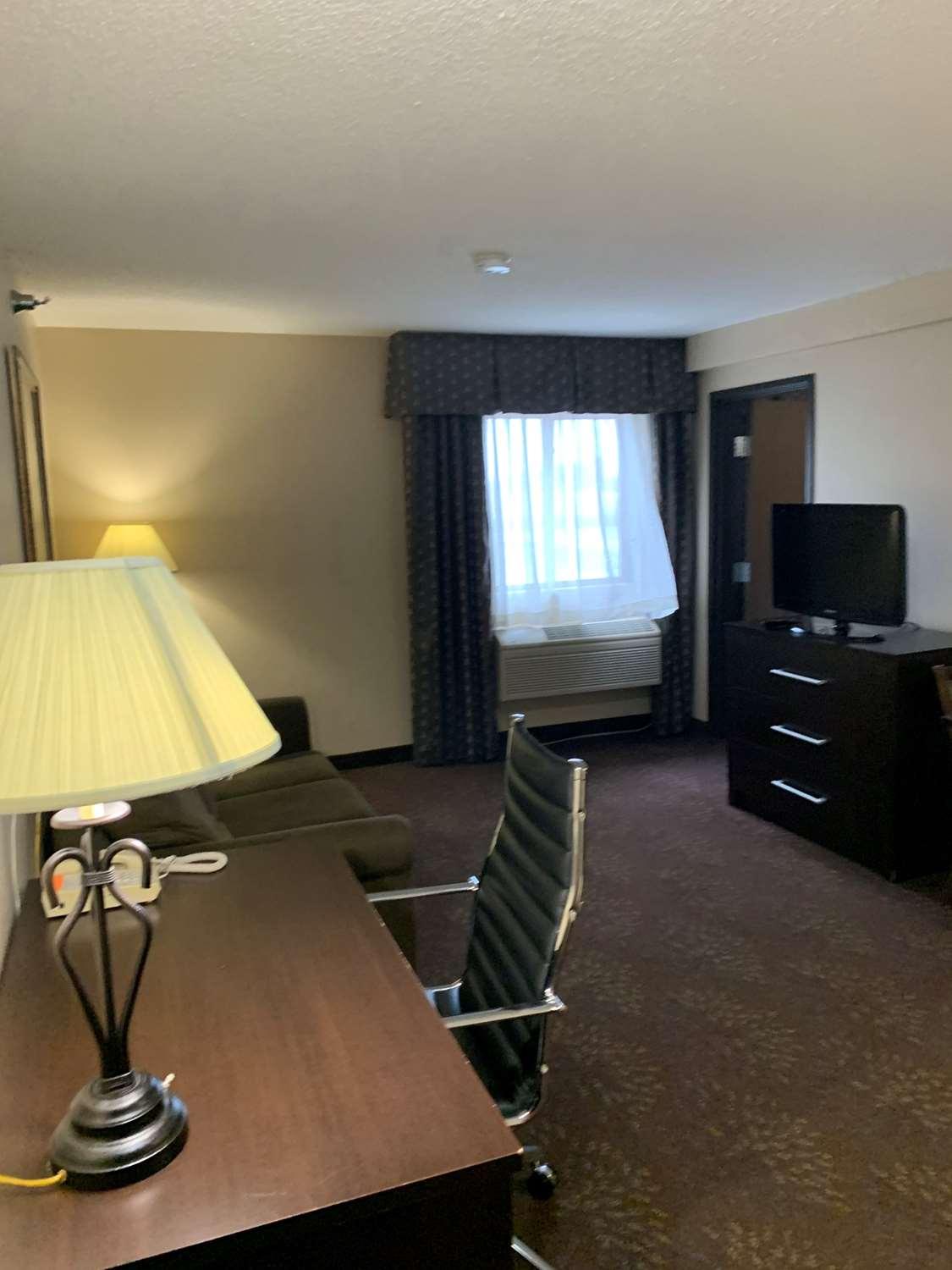 Best Western Watertown Inn & Suites Εξωτερικό φωτογραφία
