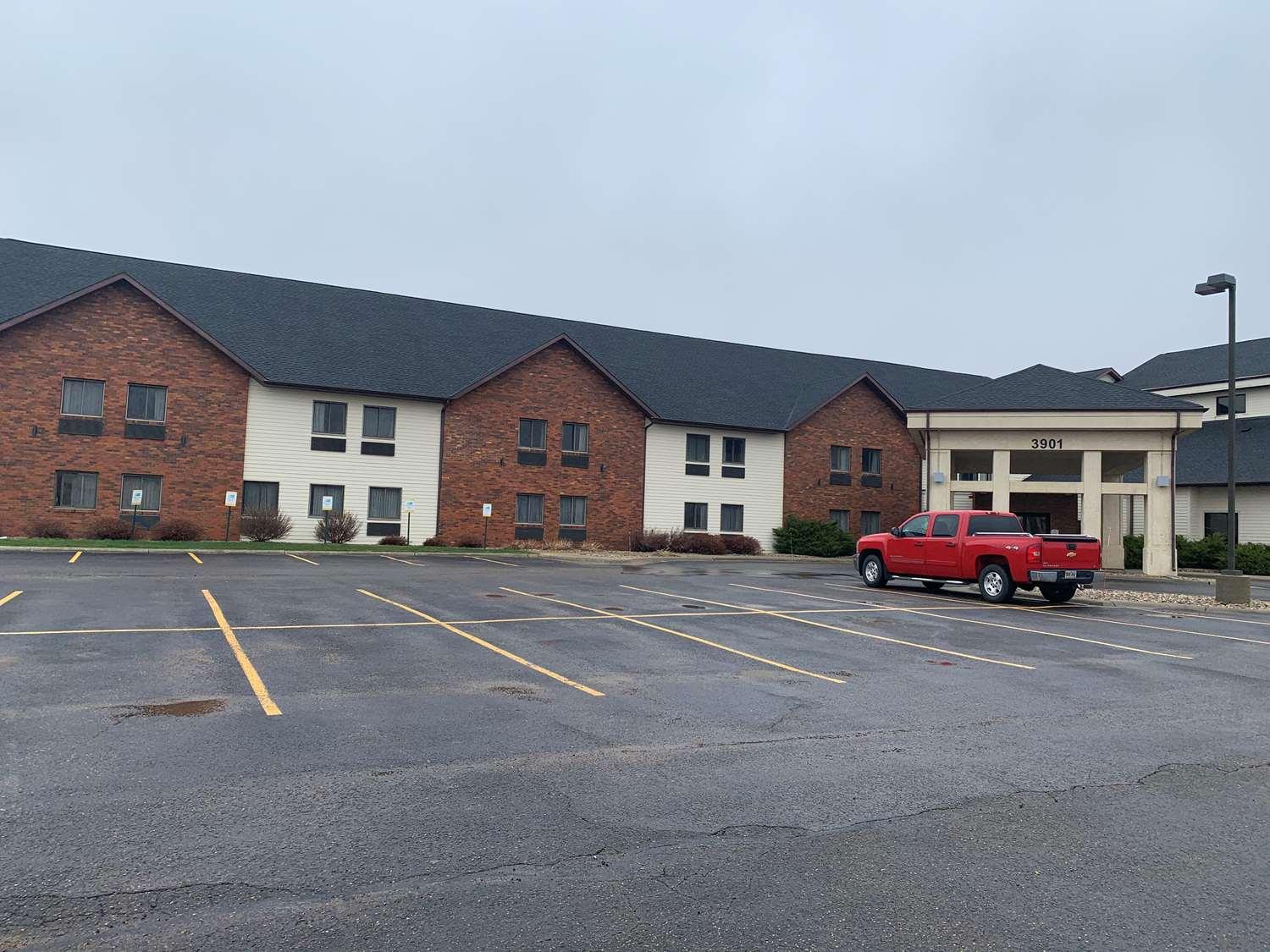 Best Western Watertown Inn & Suites Εξωτερικό φωτογραφία