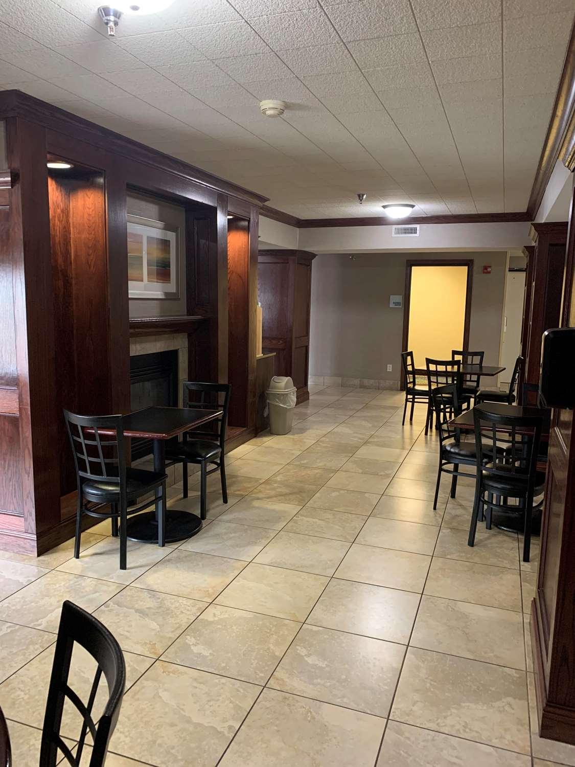 Best Western Watertown Inn & Suites Εξωτερικό φωτογραφία